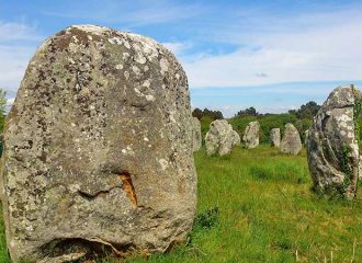 Megalithen-Anlagen in der Bretagne
