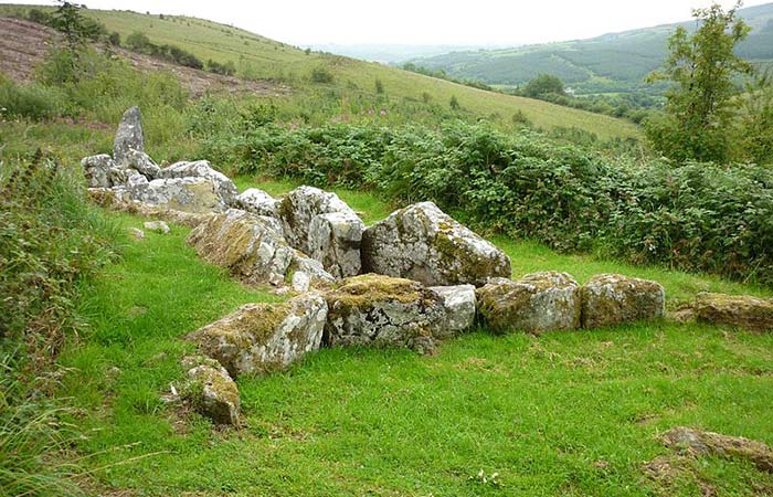 Das Dual Court Tomb