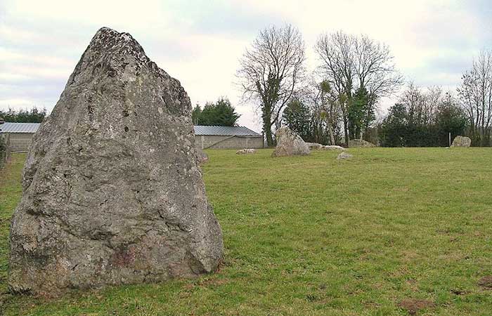 Steinreihe von Plumaudière